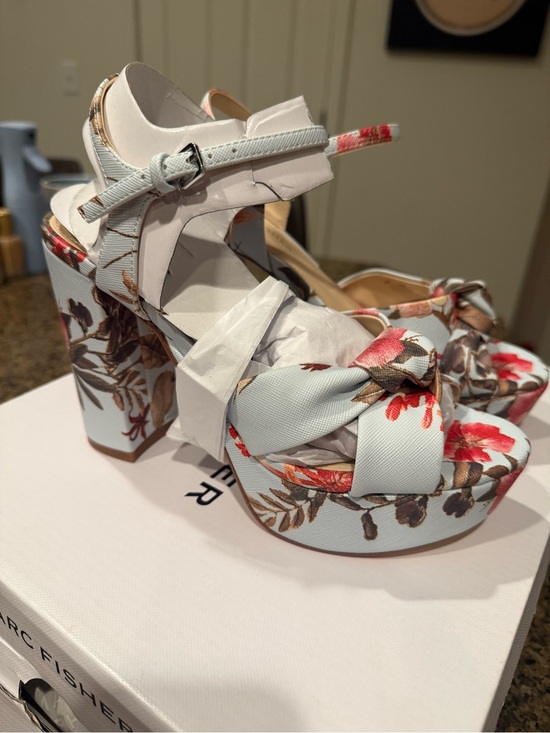 Marc Fisher Shoes - Marc Fisher Floral Platform Sandals in Light Blue and Red